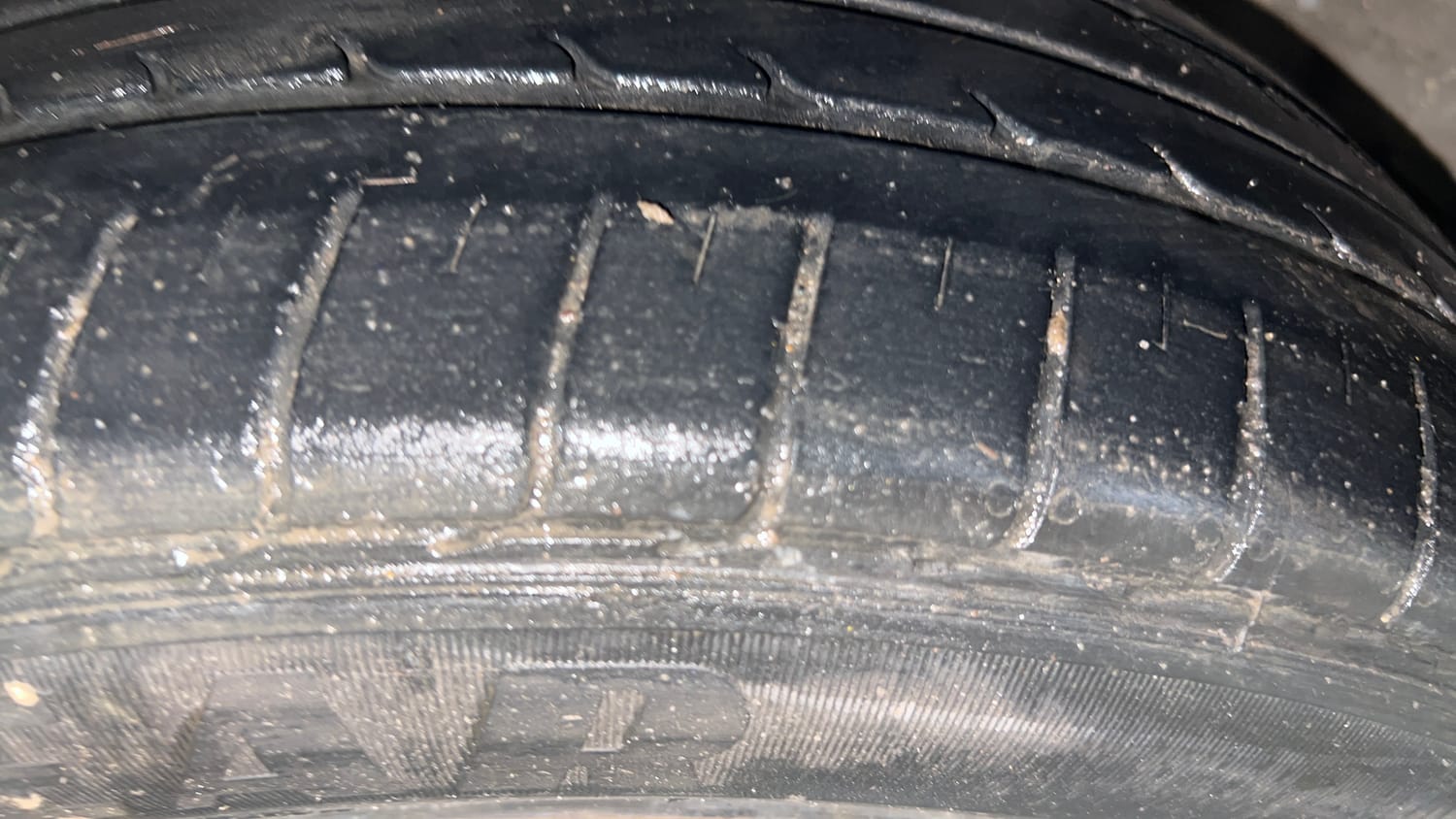 Used 2015 Honda Mobilio S Petrol Petrol Manual tyres LEFT REAR TYRE TREAD VIEW