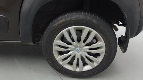 Used 2020 Renault Kwid RXT 1.0 Opt Petrol Manual tyres LEFT REAR TYRE RIM VIEW