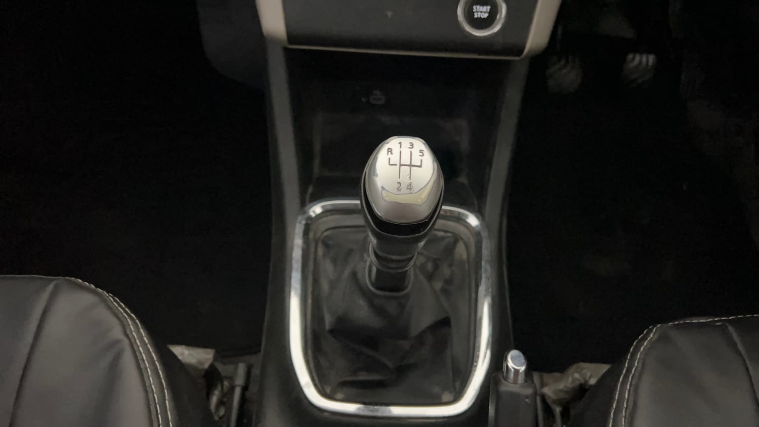 Used 2019 Renault Triber RXZ Petrol Manual interior GEAR  KNOB VIEW