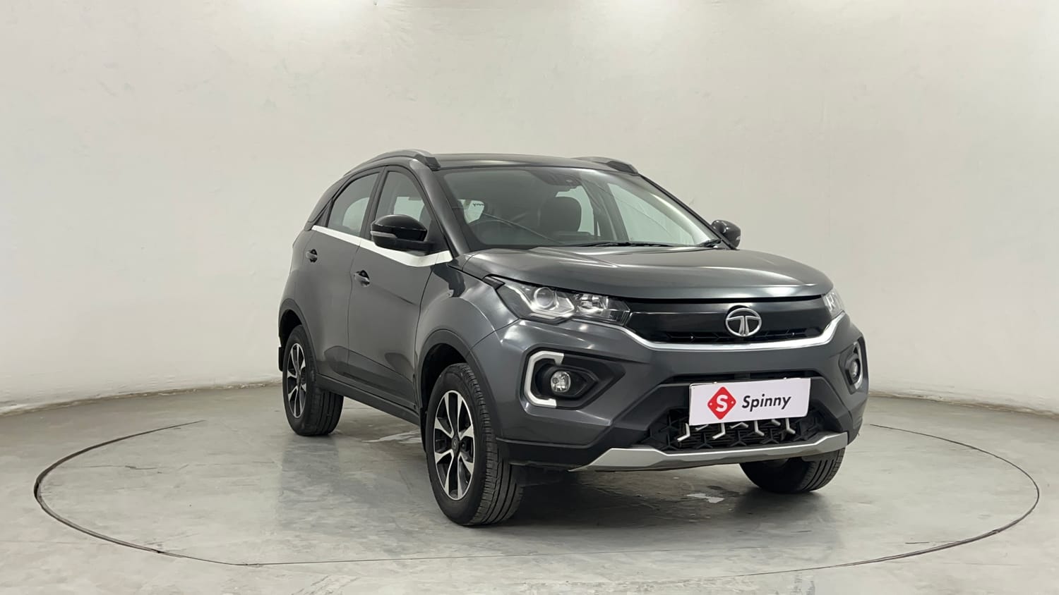 Used 2021 Tata Nexon XZA Plus (S) Petrol Automatic exterior RIGHT FRONT CORNER VIEW