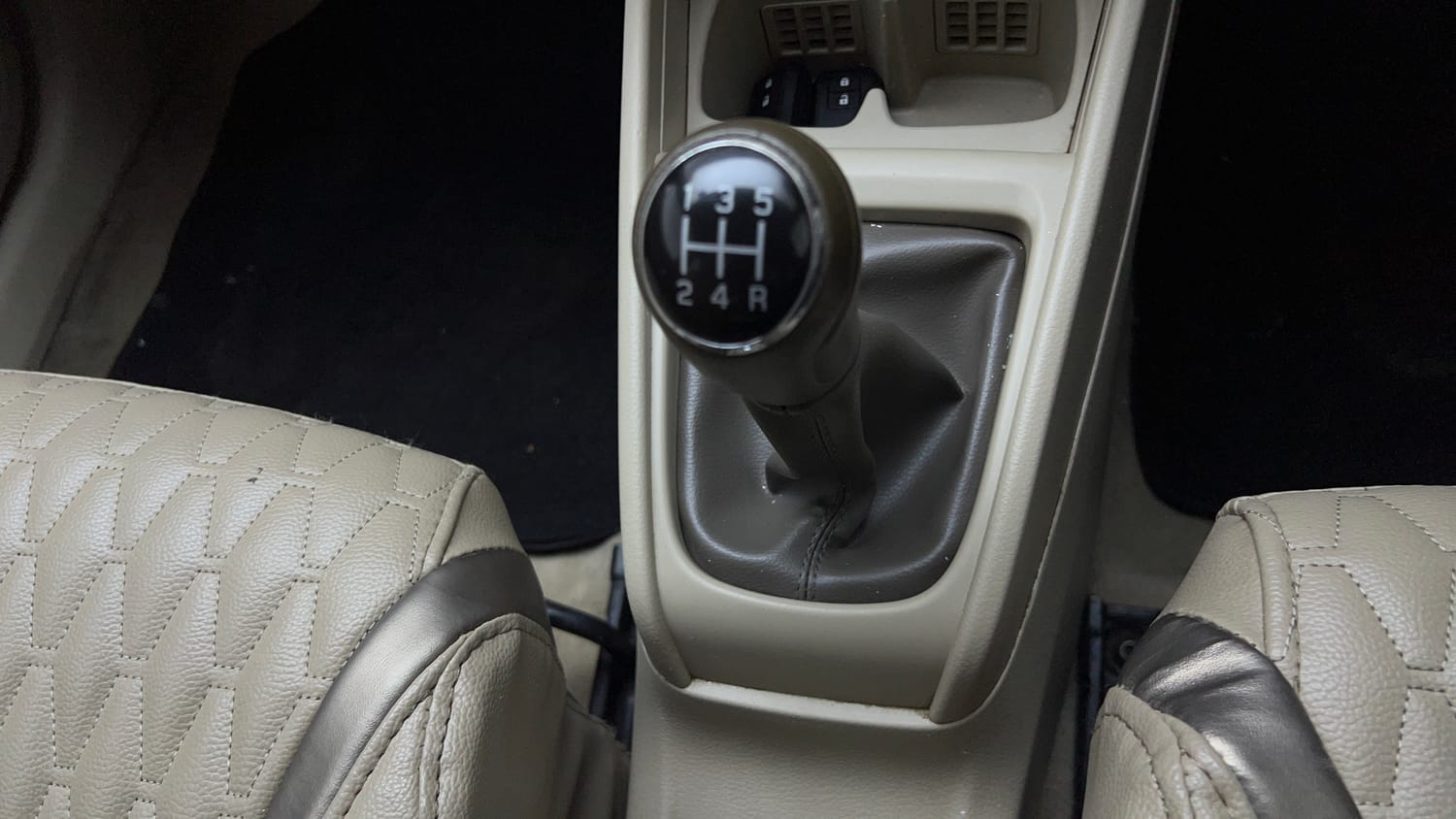 Used 2019 Maruti Suzuki New Ertiga ZXi Plus Petrol Manual interior GEAR  KNOB VIEW