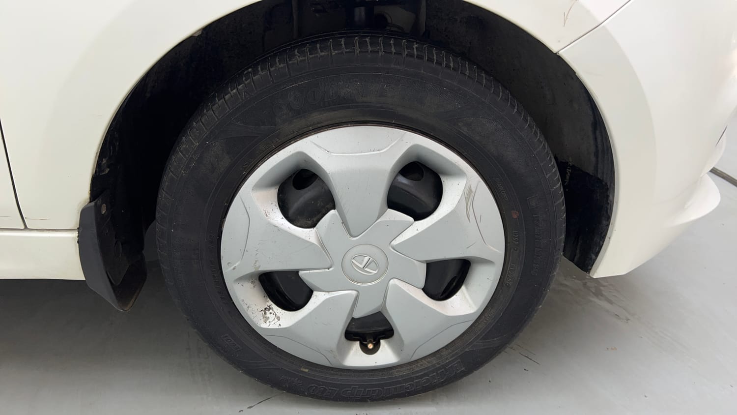 Used 2021 Tata Tiago XT CNG (Outside Fitted) Cng Manual tyres RIGHT FRONT TYRE RIM VIEW