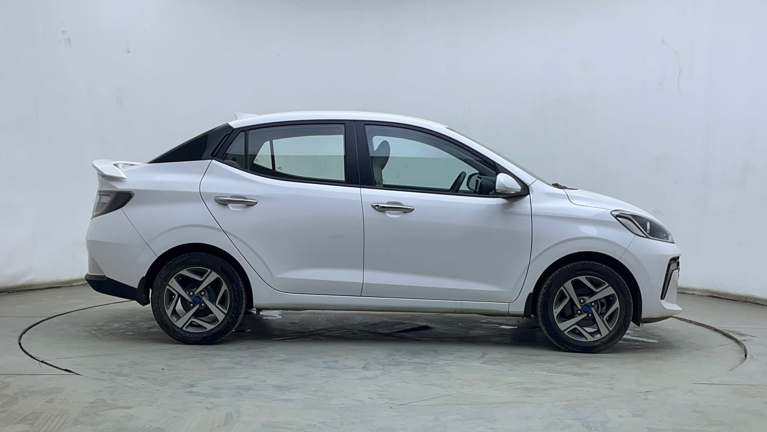 Used 2024 Hyundai Aura SX 1.2 (O) Petrol Petrol Manual exterior RIGHT SIDE VIEW