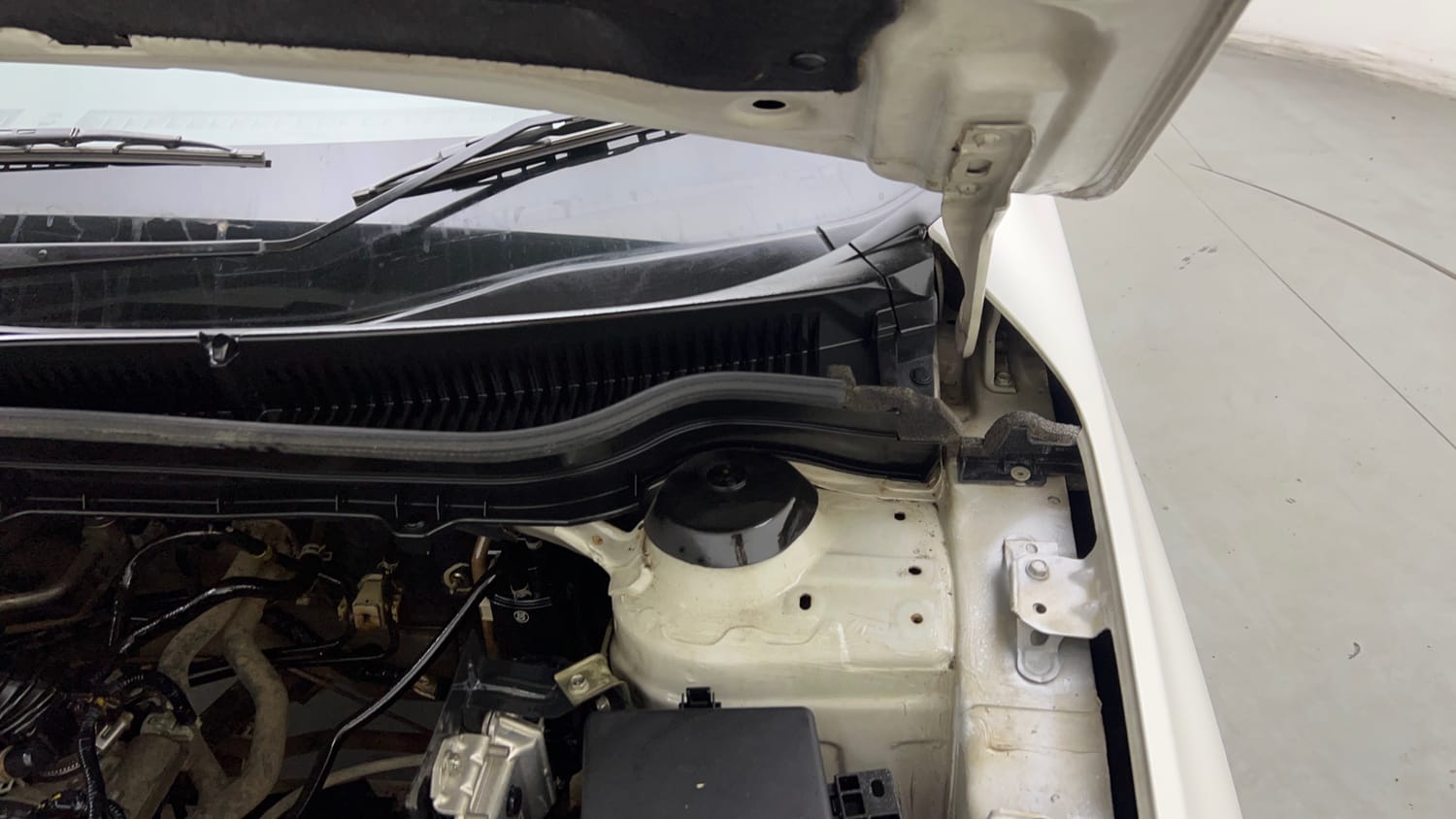 Used 2021 maruti-suzuki Vitara Brezza LXi Petrol Manual engine ENGINE LEFT SIDE HINGE & APRON VIEW