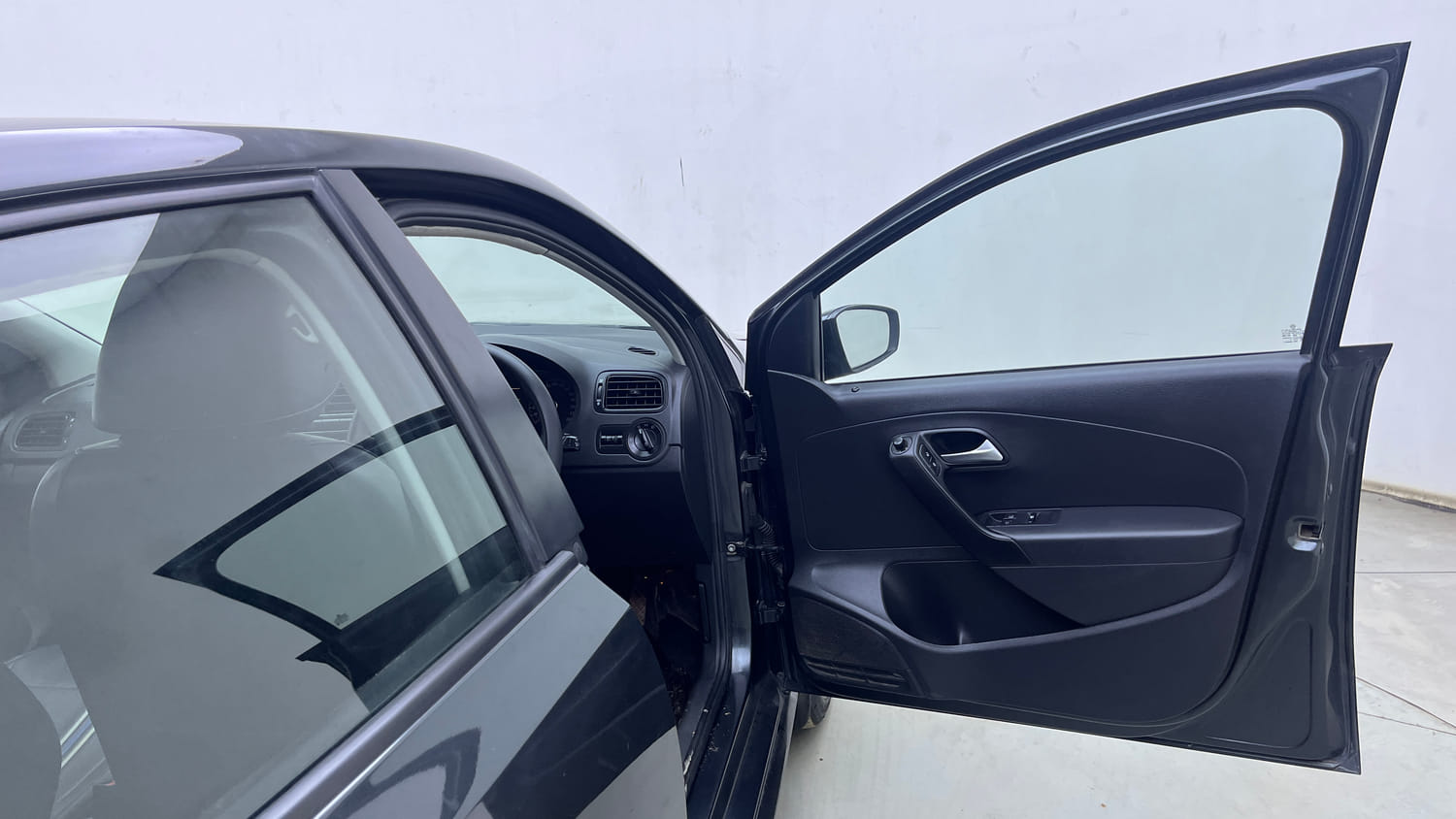 Used 2020 Volkswagen Polo Comfortline 1.0L (P) Petrol Manual interior RIGHT FRONT DOOR OPEN VIEW