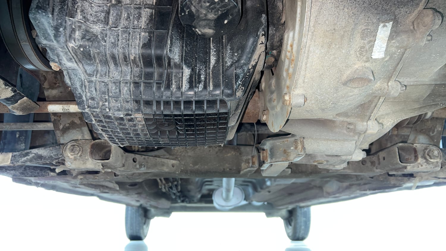 Used 2016 Renault Kwid RXT Petrol Manual extra FRONT LEFT UNDERBODY VIEW