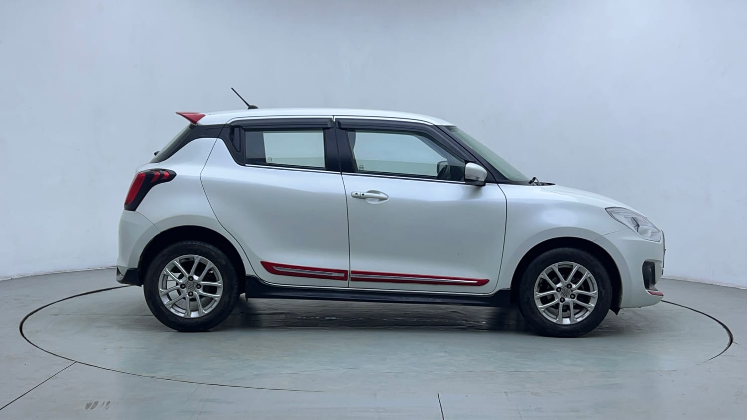 Used 2018 Maruti Suzuki Swift ZXi AMT Petrol Automatic exterior RIGHT SIDE VIEW