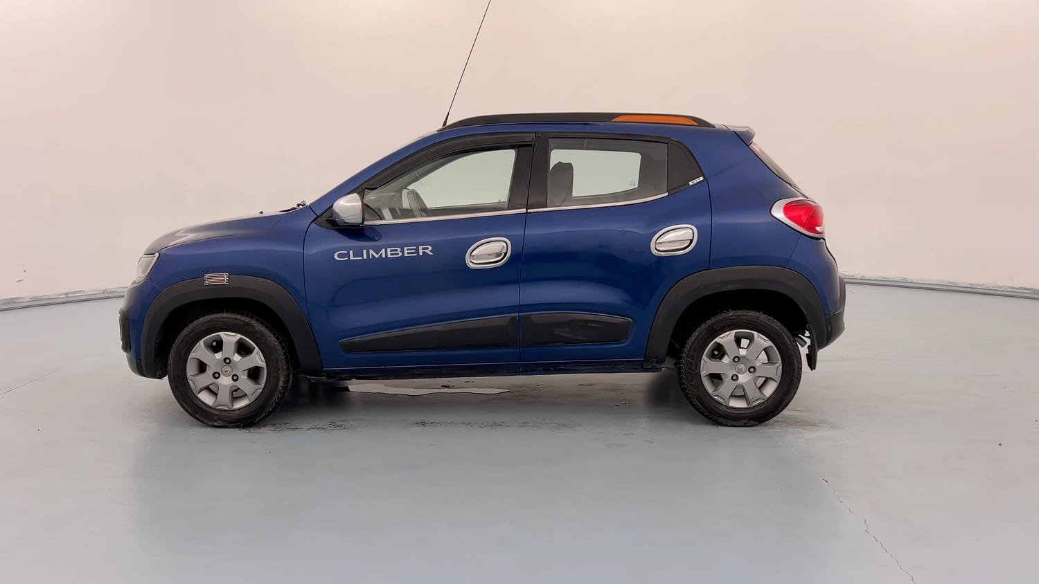 Used 2017 Renault Kwid CLIMBER 1.0 AMT Petrol Automatic exterior LEFT SIDE VIEW