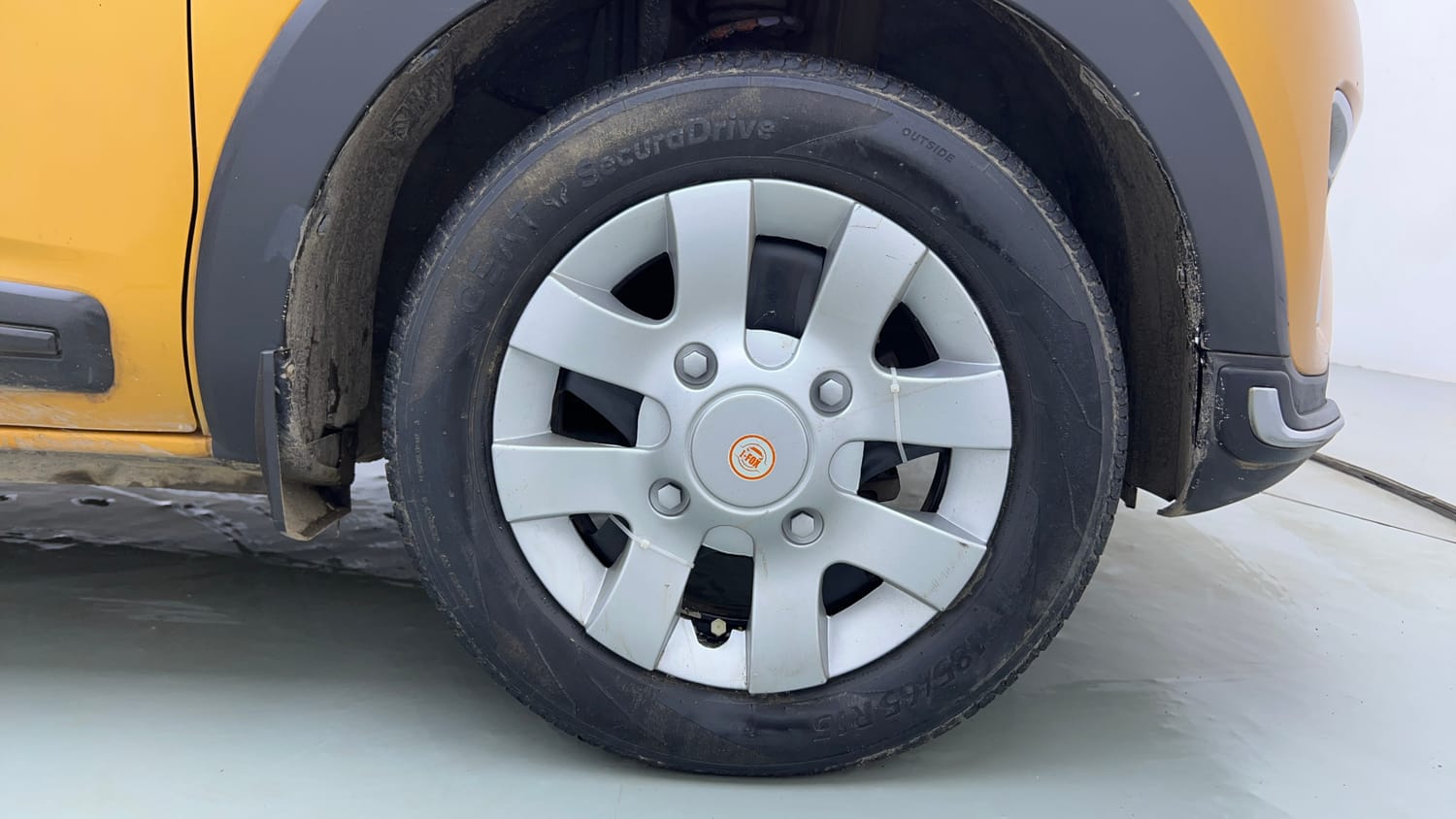 Used 2020 Renault Triber RXZ EASY-R AMT Petrol Automatic tyres RIGHT FRONT TYRE RIM VIEW