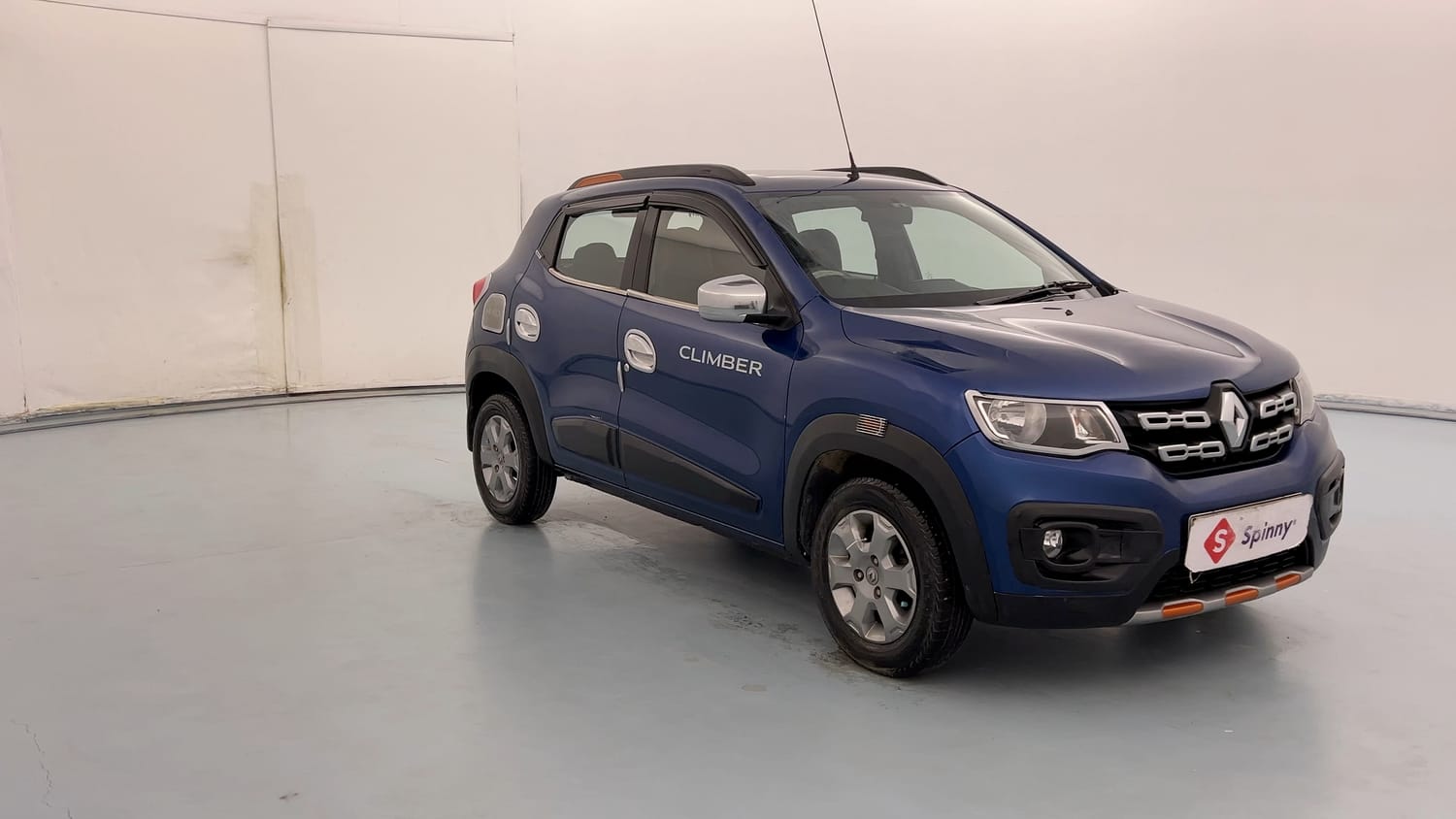 Used 2017 Renault Kwid CLIMBER 1.0 AMT Petrol Automatic exterior RIGHT FRONT CORNER VIEW