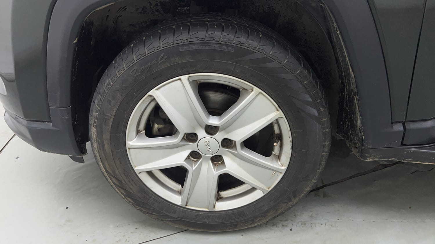 Used 2021 Jeep Compass Longitude (O) 1.4 Petrol DCT Petrol Automatic tyres LEFT FRONT TYRE RIM VIEW