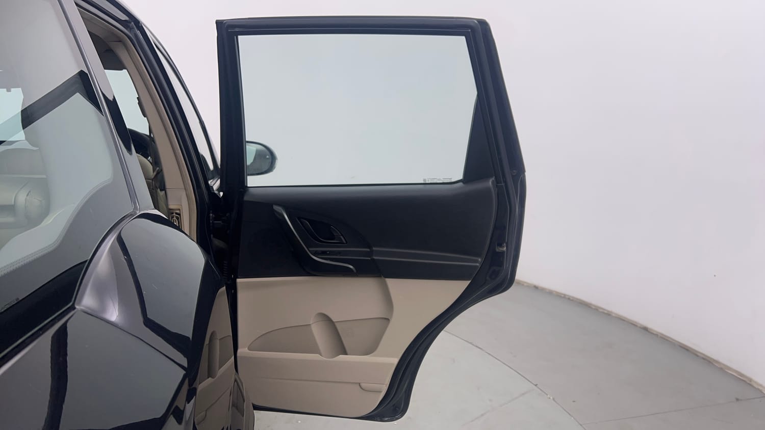 Used 2016 Mahindra XUV500 W4 Diesel Manual interior RIGHT REAR DOOR OPEN VIEW
