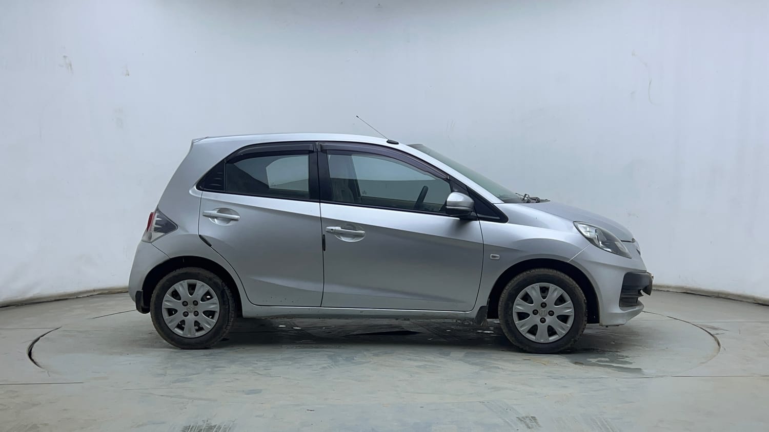 Used 2015 Honda Brio S MT Petrol Manual exterior RIGHT SIDE VIEW