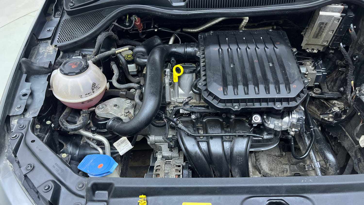 Used 2020 Volkswagen Polo Comfortline 1.0L (P) Petrol Manual engine ENGINE RIGHT SIDE VIEW