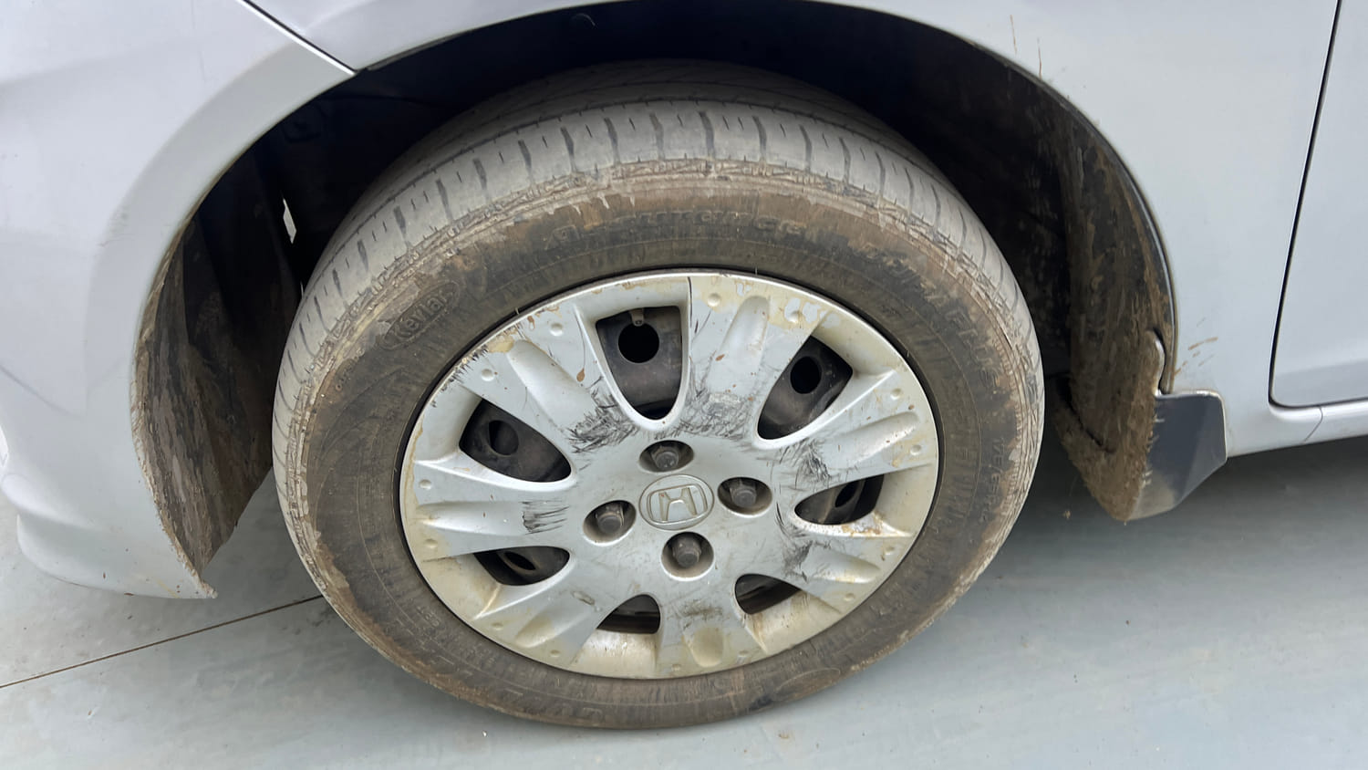 Used 2015 Honda Brio S MT Petrol Manual tyres LEFT FRONT TYRE RIM VIEW
