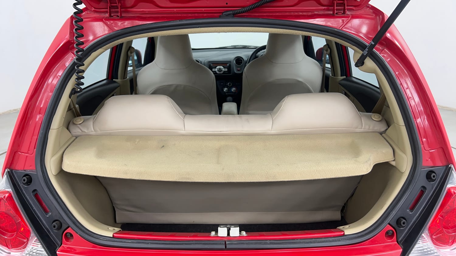 Used 2015 Honda Brio VX AT Petrol Automatic interior DICKY INSIDE VIEW