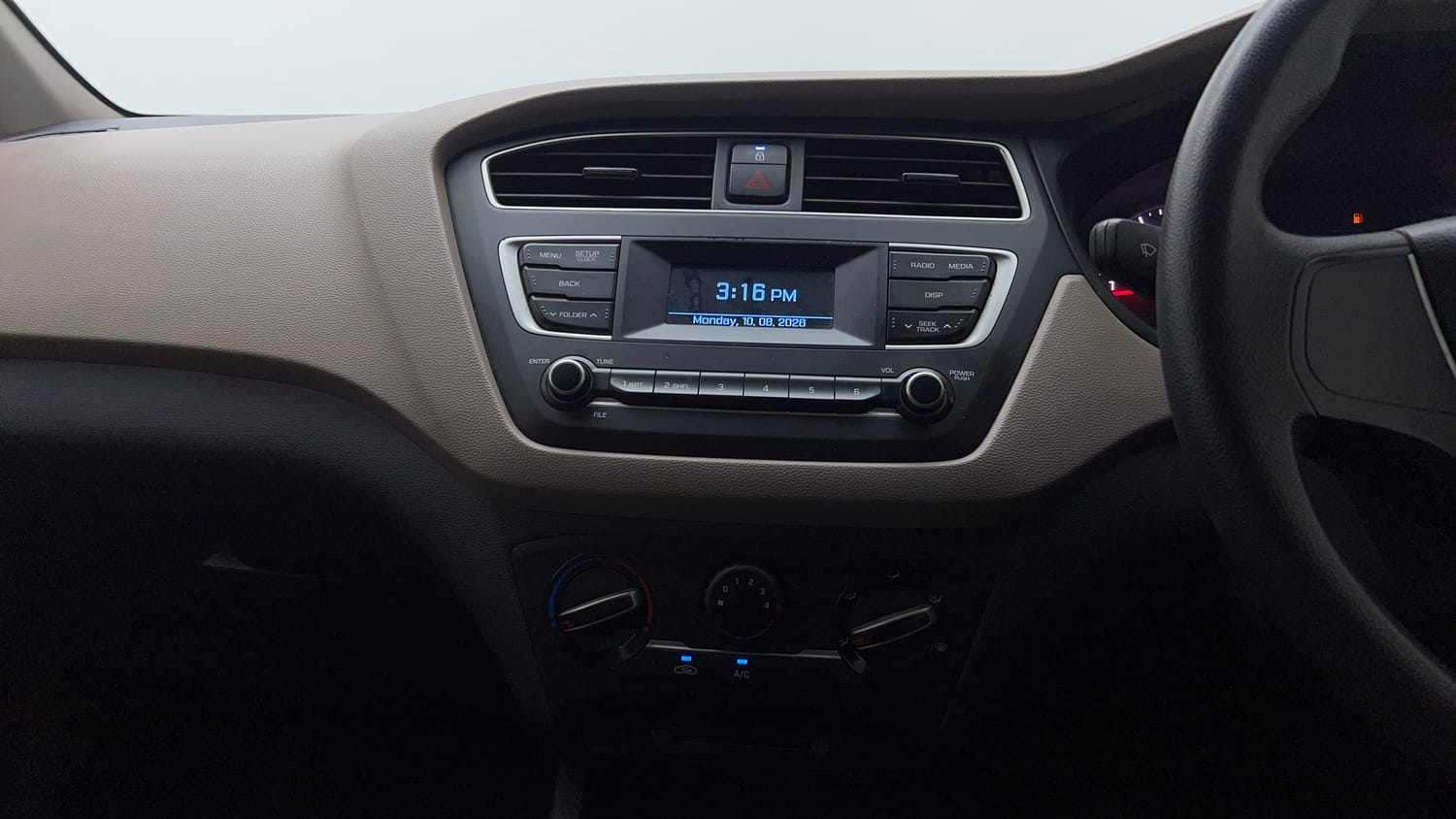 Used 2018 Hyundai Elite i20 Magna Executive 1.2 Petrol Manual interior MUSIC SYSTEM & AC CONTROL VIEW