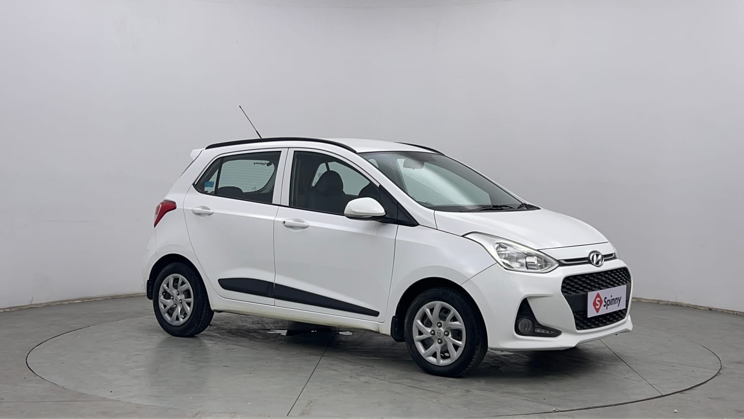 Used 2019 Hyundai Grand i10 Sportz 1.2 Kappa VTVT Petrol Manual exterior RIGHT FRONT CORNER VIEW