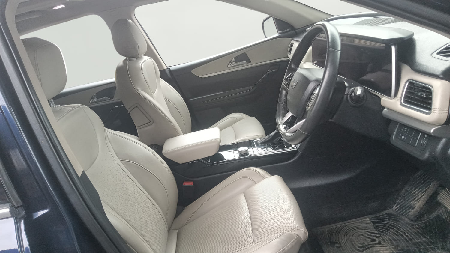 Used 2021 Mahindra XUV700 AX 7 Petrol AT Luxury Pack 7 STR Petrol Automatic interior RIGHT SIDE FRONT DOOR CABIN VIEW