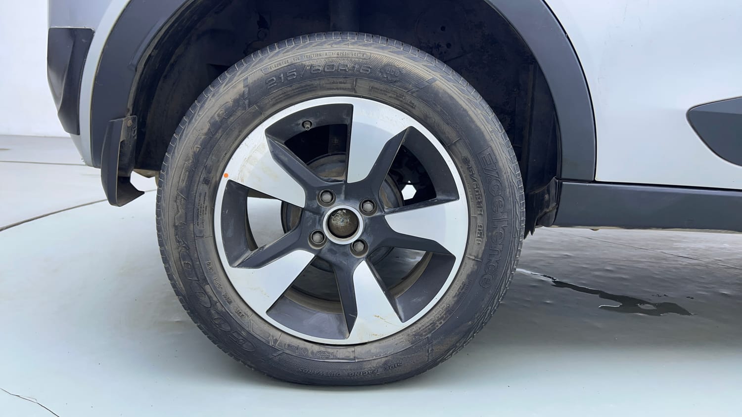 Used 2019 Tata Nexon XZA Plus Petrol Petrol Automatic tyres RIGHT REAR TYRE RIM VIEW