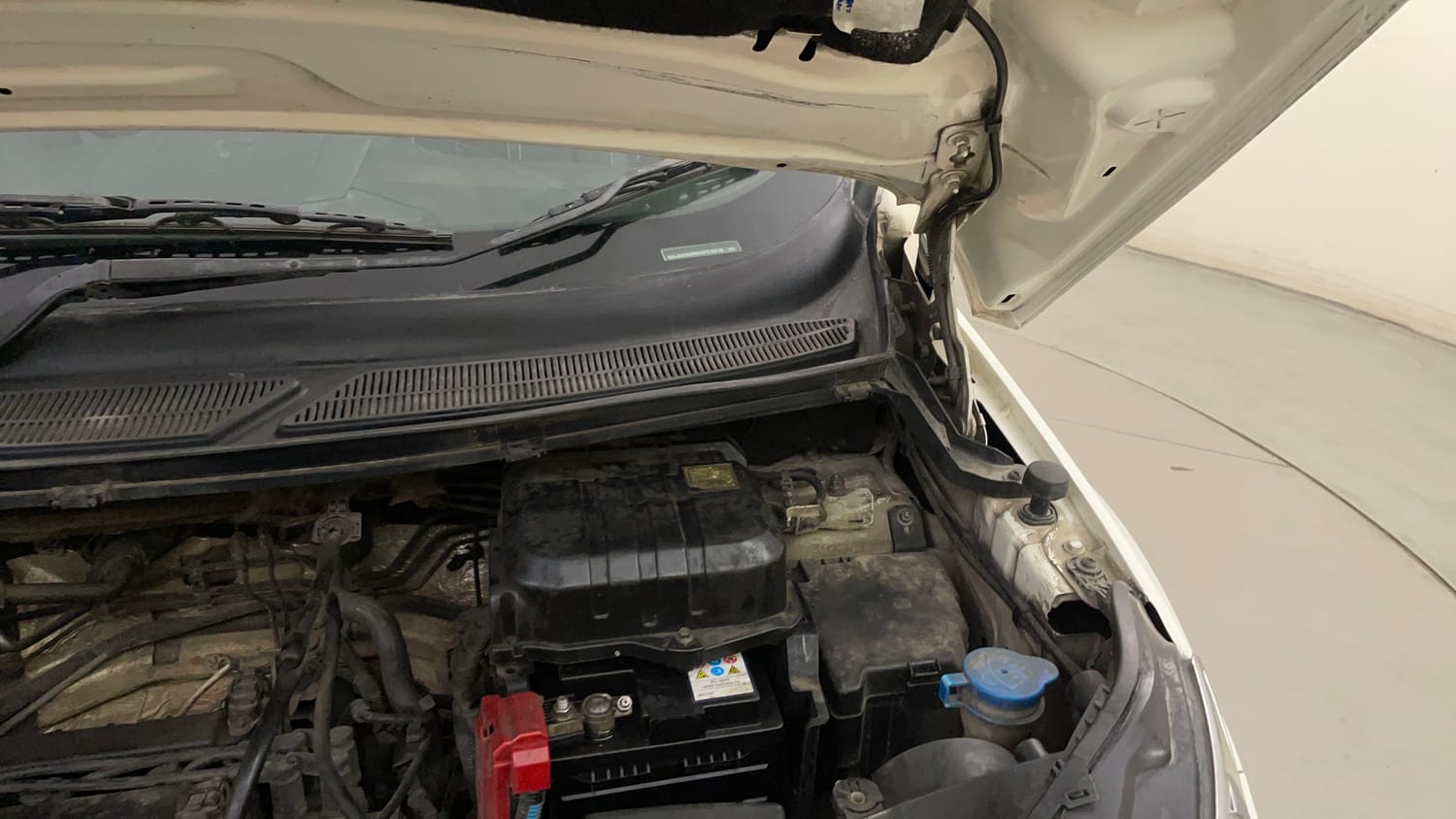 Used 2015 Ford EcoSport Titanium 1.5L Ti-VCT AT Petrol Automatic engine ENGINE LEFT SIDE HINGE & APRON VIEW