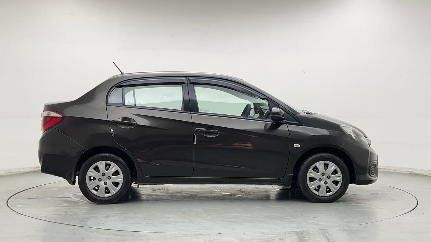 Used 2017 Honda Amaze 1.2 S i-VTEC Petrol Manual exterior RIGHT SIDE VIEW