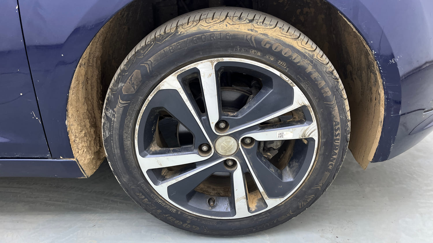 Used 2022 Tata Altroz XZA Petrol Petrol Automatic tyres RIGHT FRONT TYRE RIM VIEW