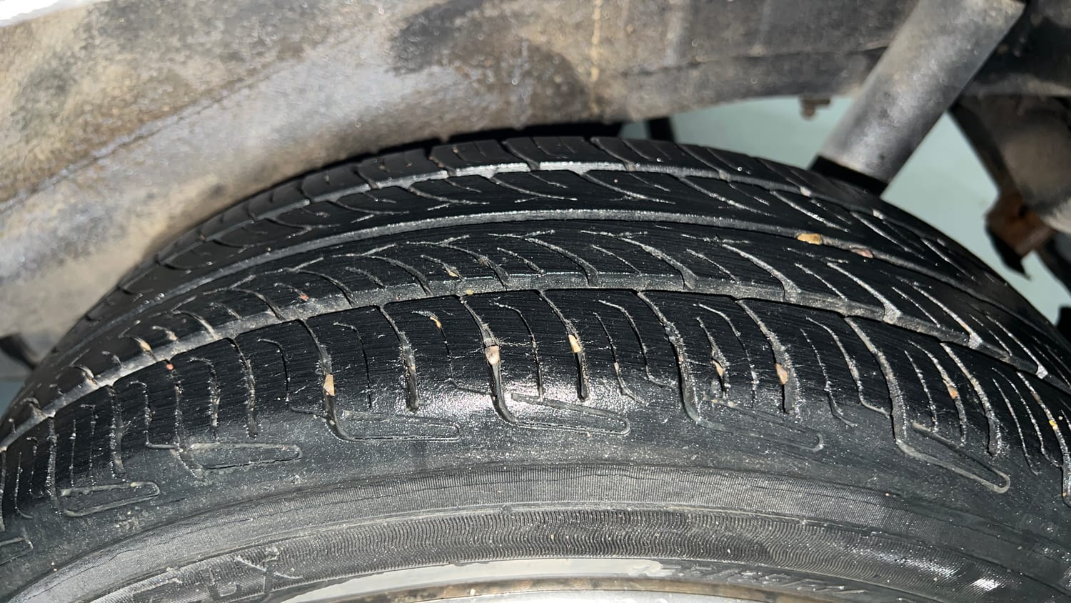 Used 2012 Maruti Suzuki Wagon R 1.0 VXi Petrol Manual tyres LEFT REAR TYRE TREAD VIEW