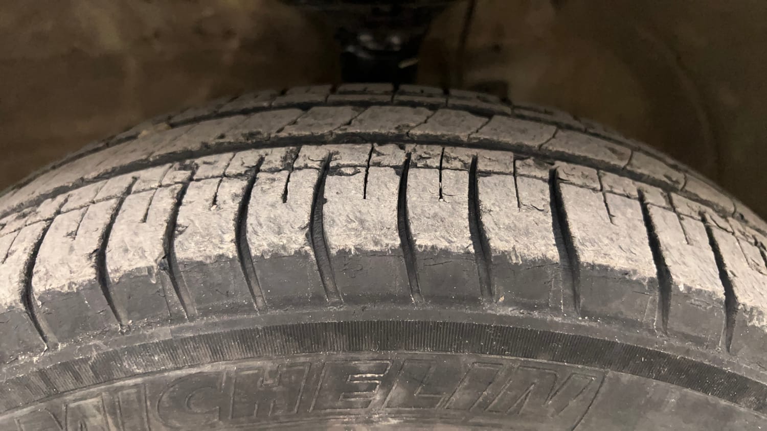 Used 2012 Maruti Suzuki Wagon R 1.0 LXi CNG Cng Manual tyres LEFT FRONT TYRE TREAD VIEW