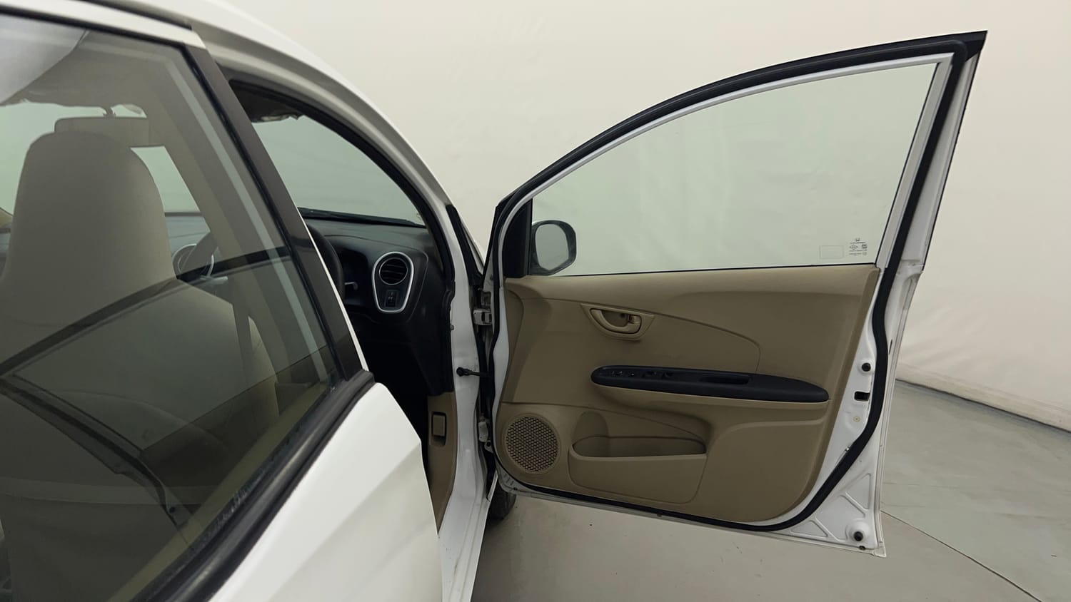 Used 2015 Honda Mobilio S Petrol Petrol Manual interior RIGHT FRONT DOOR OPEN VIEW