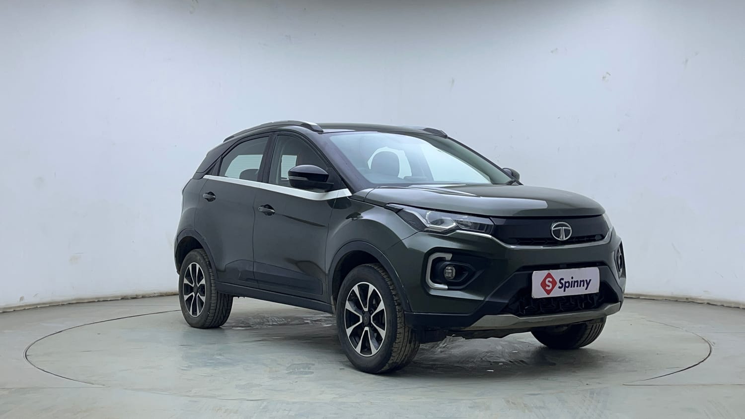 Used 2020 Tata Nexon XZA Plus Petrol Automatic exterior RIGHT FRONT CORNER VIEW