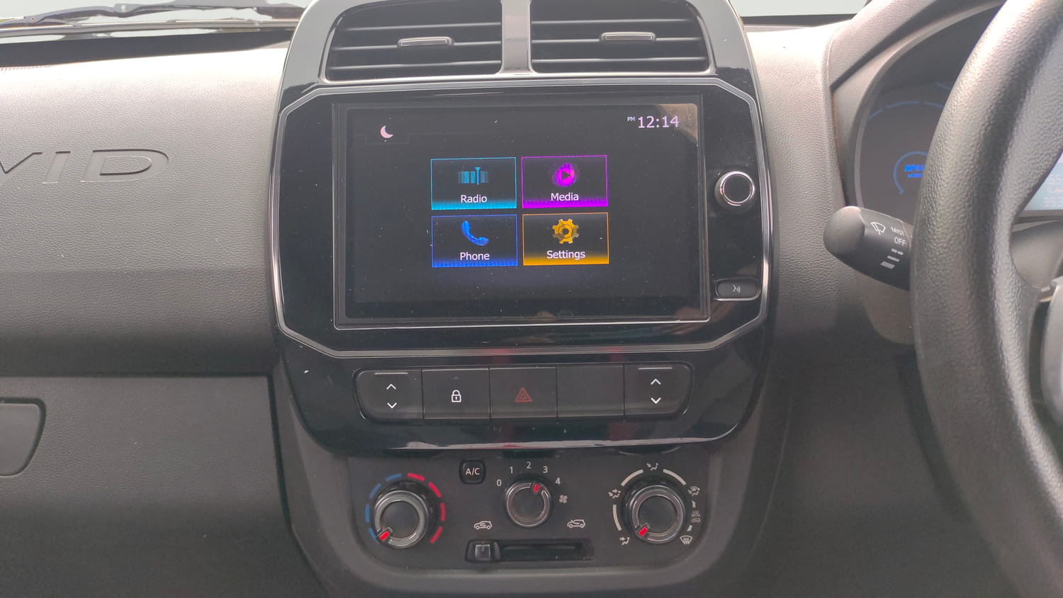 Used 2022 Renault Kwid RXT 1.0 AMT Petrol Automatic interior MUSIC SYSTEM & AC CONTROL VIEW