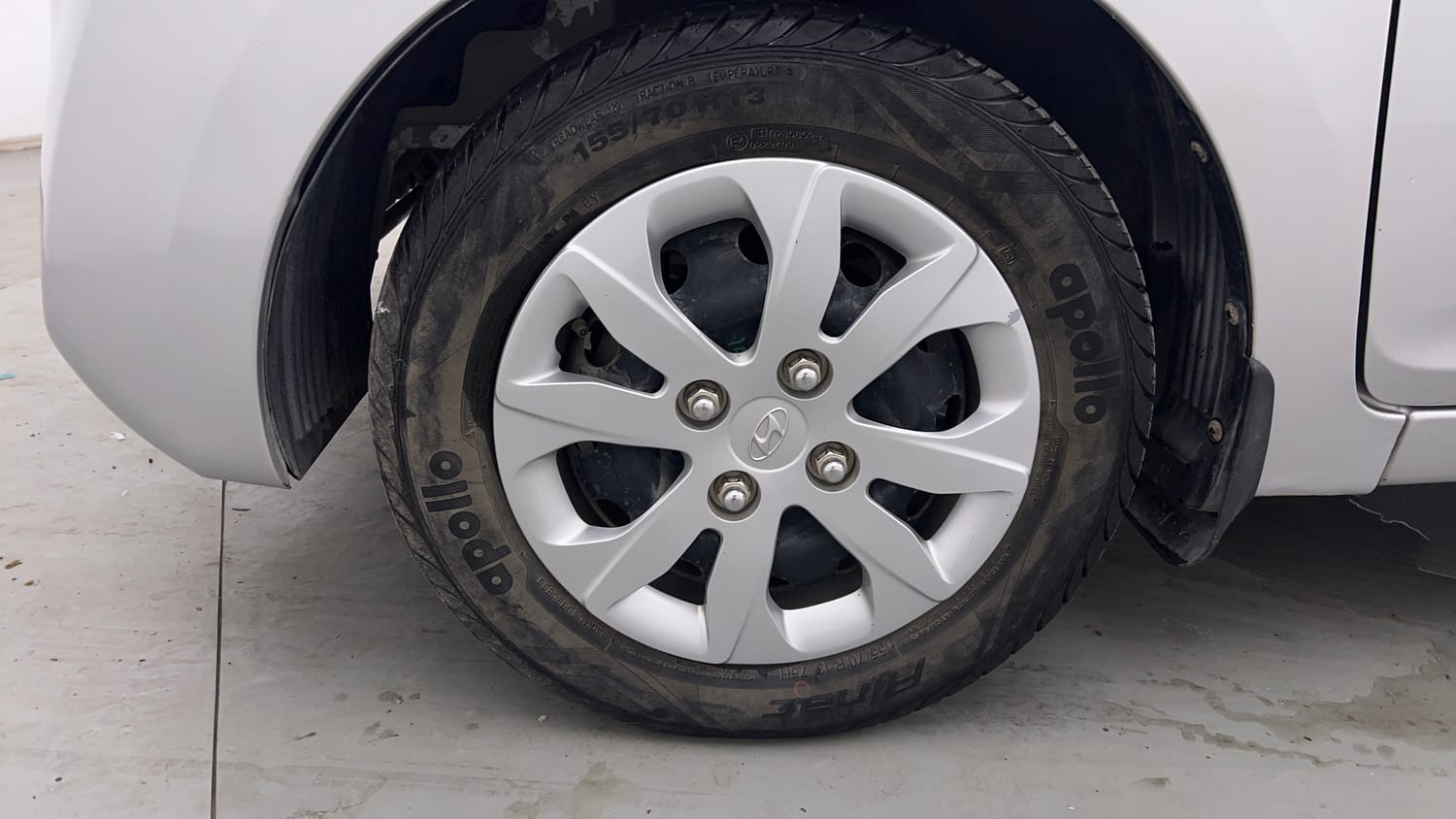 Used 2015 Hyundai Eon Magna + Petrol Manual tyres LEFT FRONT TYRE RIM VIEW