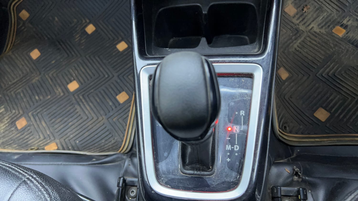 Used 2018 Maruti Suzuki Swift ZXi AMT Petrol Automatic interior GEAR  KNOB VIEW