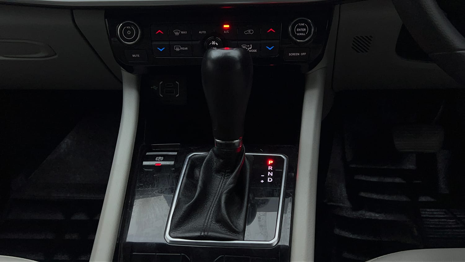 Used 2021 Jeep Compass Longitude (O) 1.4 Petrol DCT Petrol Automatic interior GEAR  KNOB VIEW