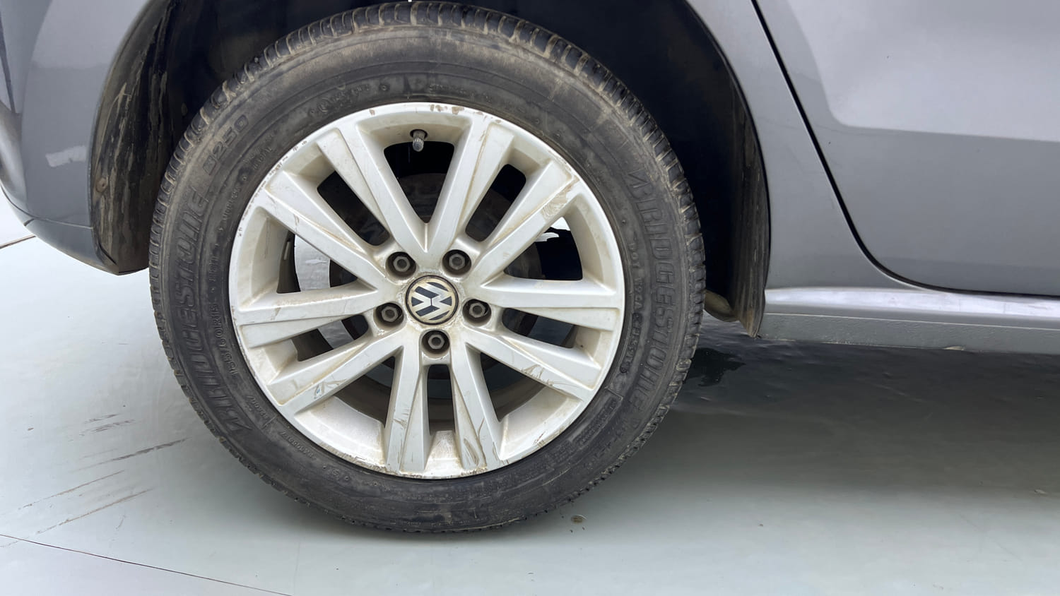 Used 2013 Volkswagen Polo Highline1.2L (P) Petrol Manual tyres RIGHT REAR TYRE RIM VIEW