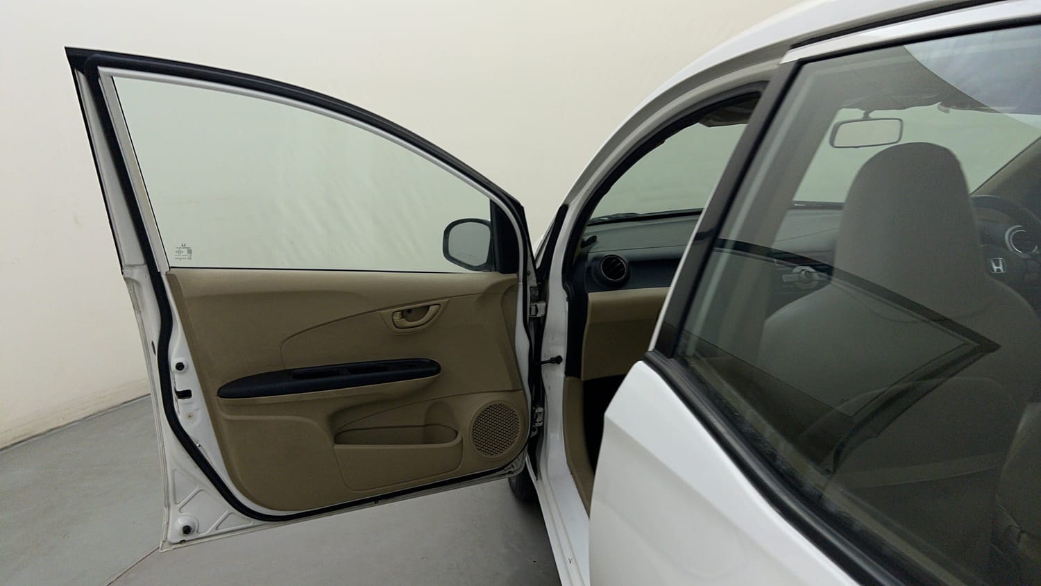 Used 2015 Honda Mobilio S Petrol Petrol Manual interior LEFT FRONT DOOR OPEN VIEW