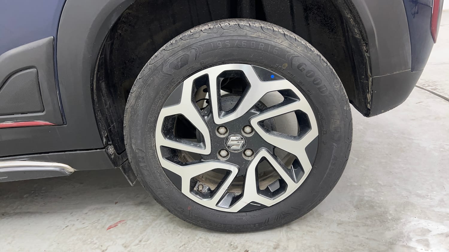 Used 2024 Maruti Suzuki Fronx Alpha 1.0L Turbo MT Petrol Manual tyres LEFT REAR TYRE RIM VIEW