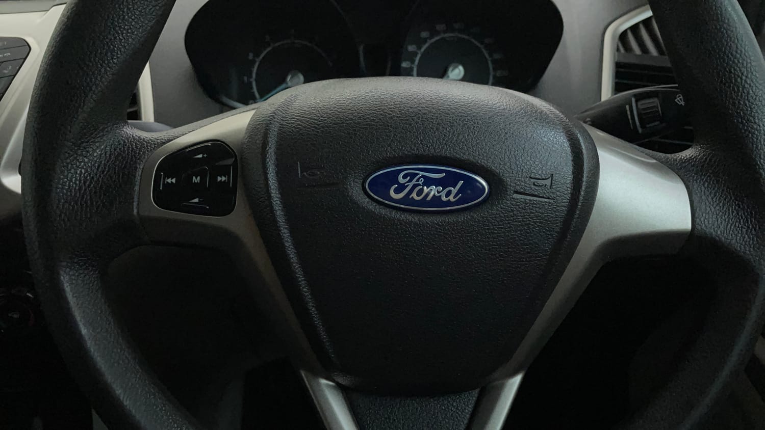 Used 2015 Ford EcoSport Trend 1.5 Ti-VCT Petrol Manual top_features Steering mounted controls