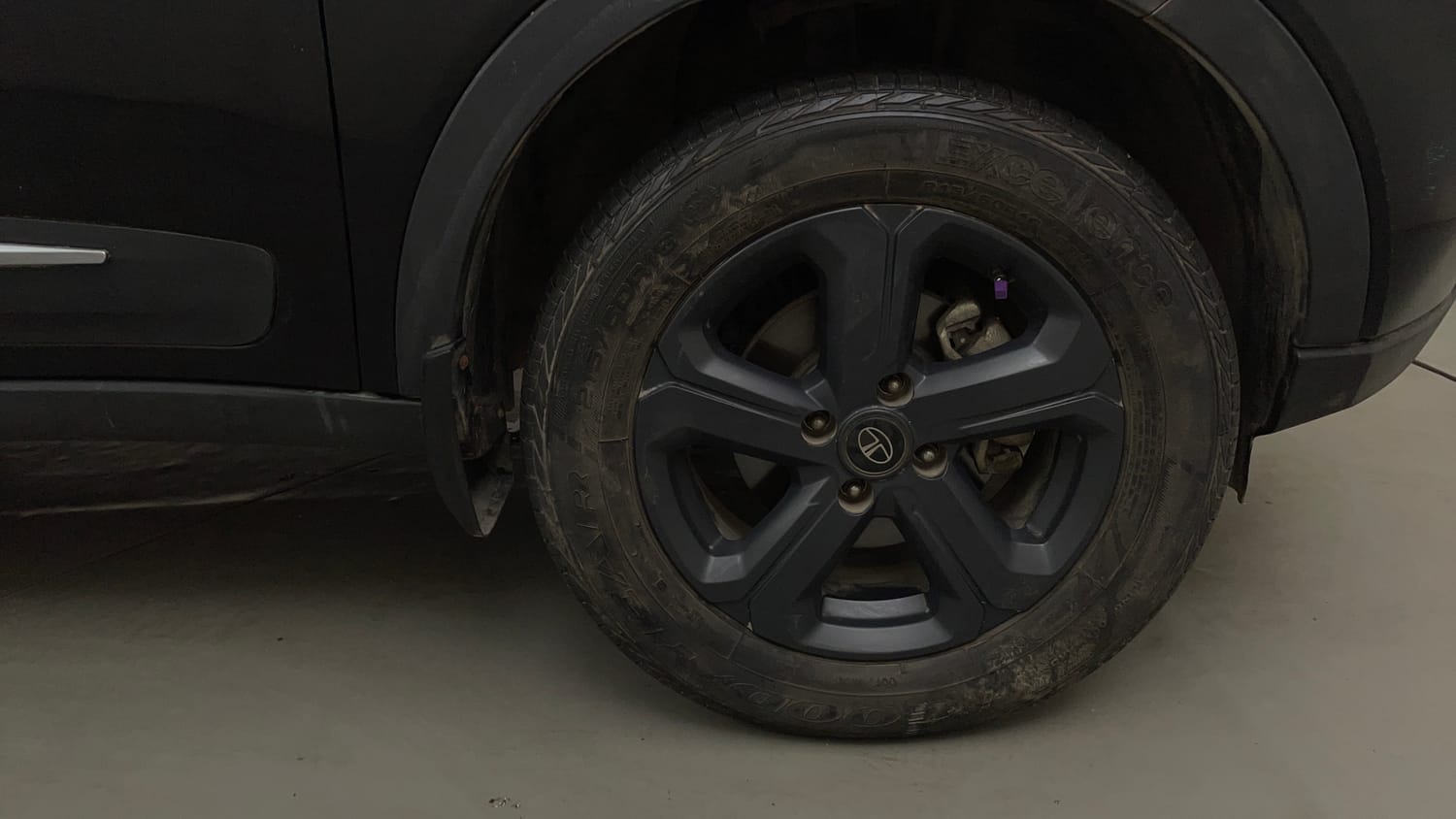Used 2022 Tata Nexon XZ Plus (O) Dark Edition Petrol Manual tyres RIGHT FRONT TYRE RIM VIEW