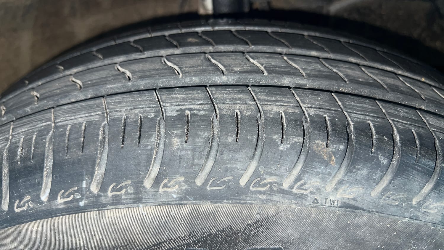 Used 2024 Maruti Suzuki Swift LXi Petrol Manual tyres RIGHT FRONT TYRE TREAD VIEW