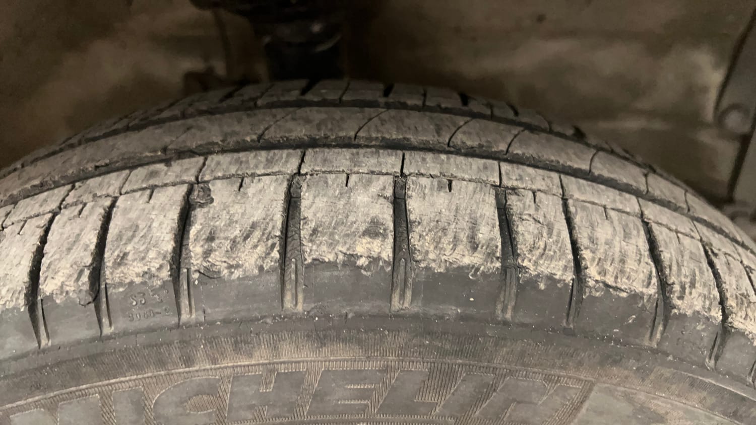 Used 2012 Maruti Suzuki Wagon R 1.0 LXi CNG Cng Manual tyres RIGHT FRONT TYRE TREAD VIEW