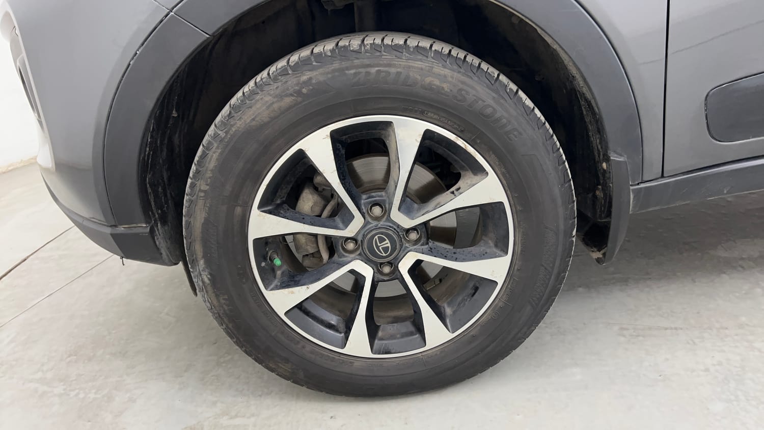 Used 2021 Tata Nexon XZA Plus (S) Petrol Automatic tyres LEFT FRONT TYRE RIM VIEW