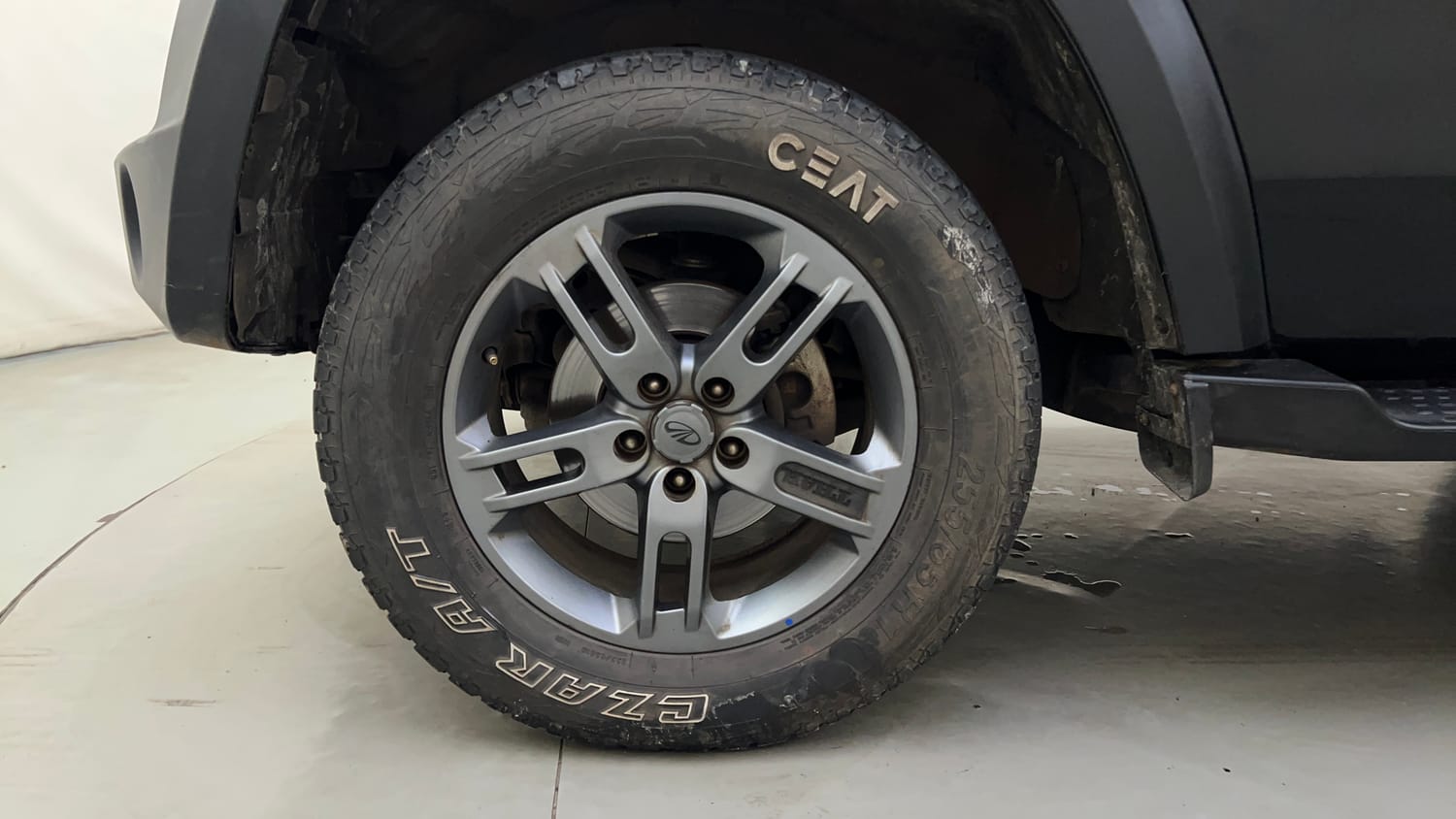 Used 2021 mahindra Thar LX Hard Top Petrol AT 4WD Petrol Automatic tyres LEFT FRONT TYRE RIM VIEW