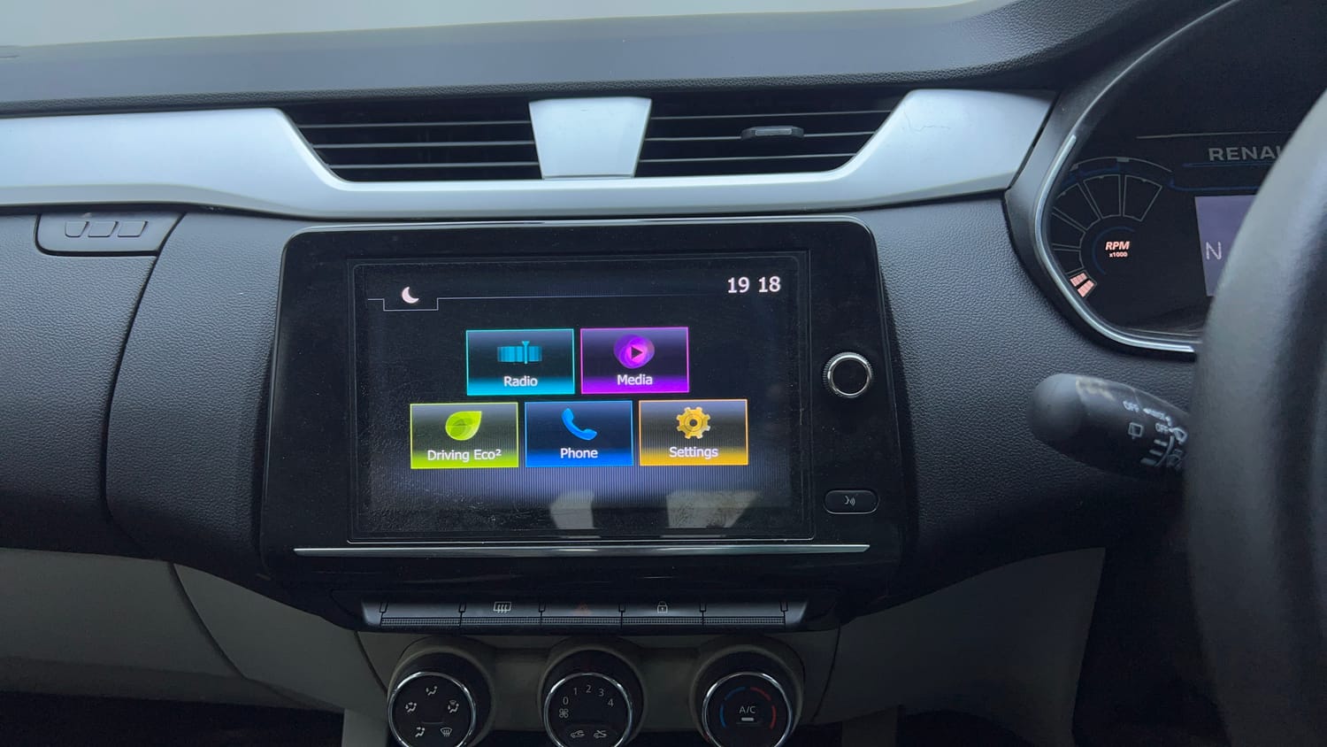 Used 2020 Renault Triber RXZ EASY-R AMT Petrol Automatic top_features Integrated (in-dash) music system