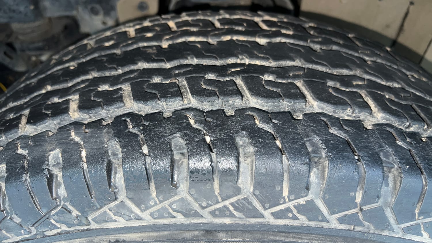 Used 2021 mahindra Thar LX Hard Top Petrol AT 4WD Petrol Automatic tyres LEFT FRONT TYRE TREAD VIEW