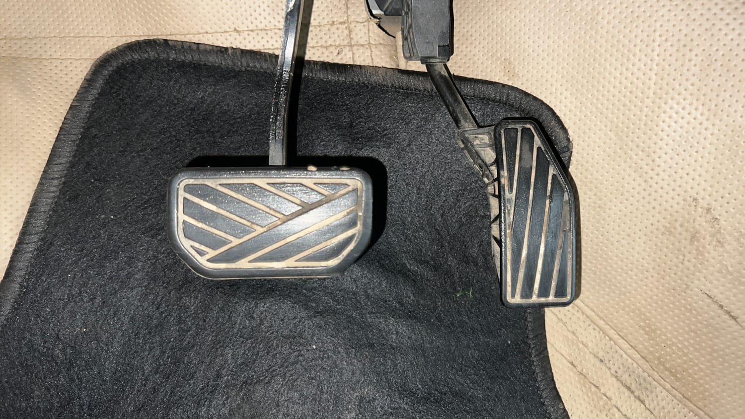 Used 2018 Maruti Suzuki Dzire ZDi Plus AMT Diesel Automatic interior PEDALS VIEW