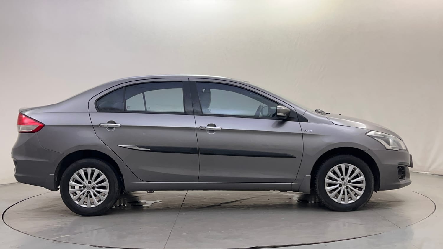 Used 2017 Maruti Suzuki Ciaz Zeta 1.3 Hybrid Diesel Manual exterior RIGHT SIDE VIEW