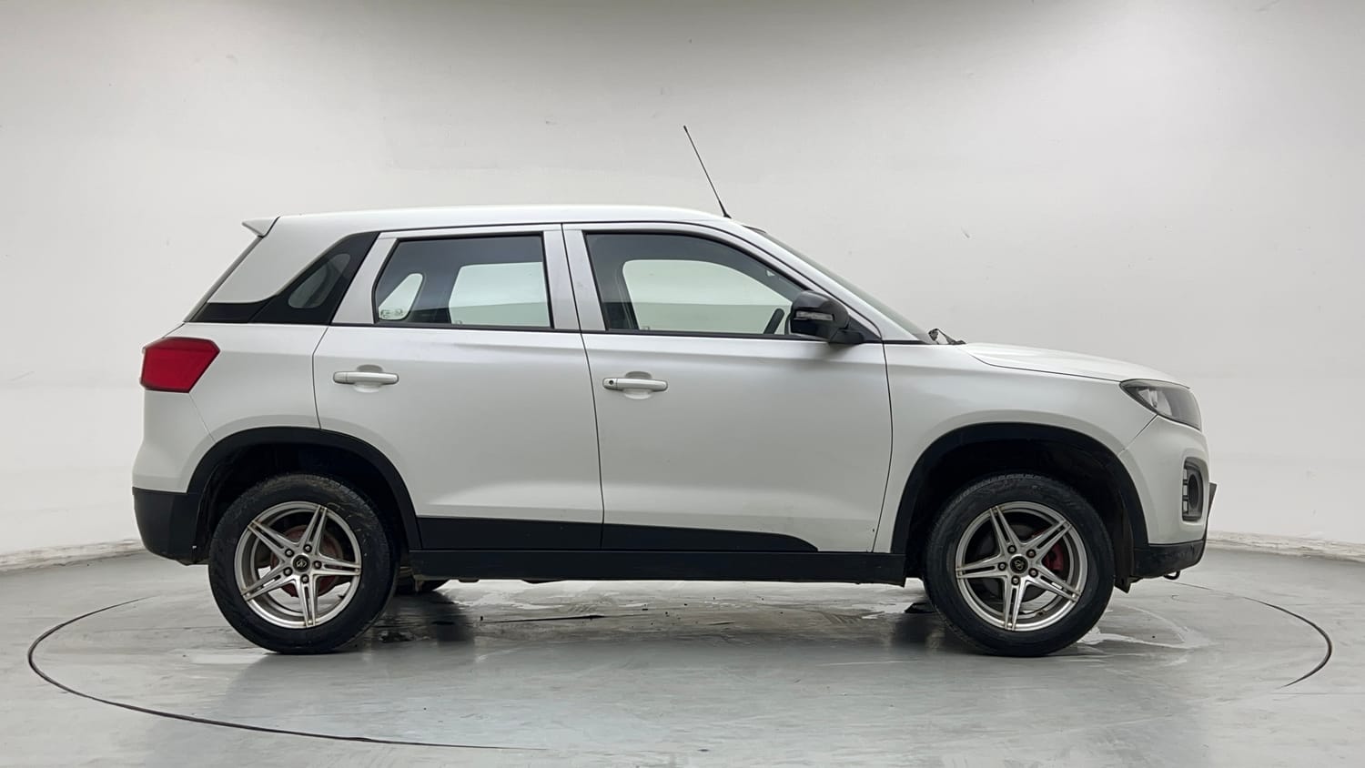 Used 2021 maruti-suzuki Vitara Brezza LXi Petrol Manual exterior RIGHT SIDE VIEW