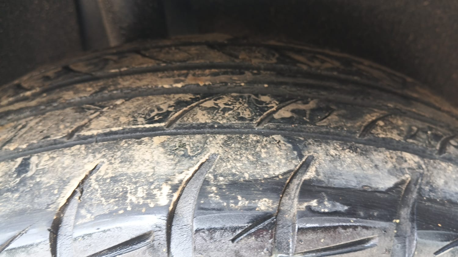 Used 2018 Maruti Suzuki Baleno Zeta 1.2 Petrol Manual tyres RIGHT REAR TYRE TREAD VIEW